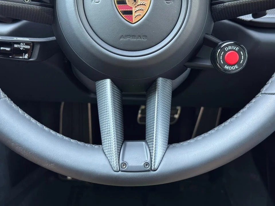 2025 Porsche 911 - Image 23 of 31
