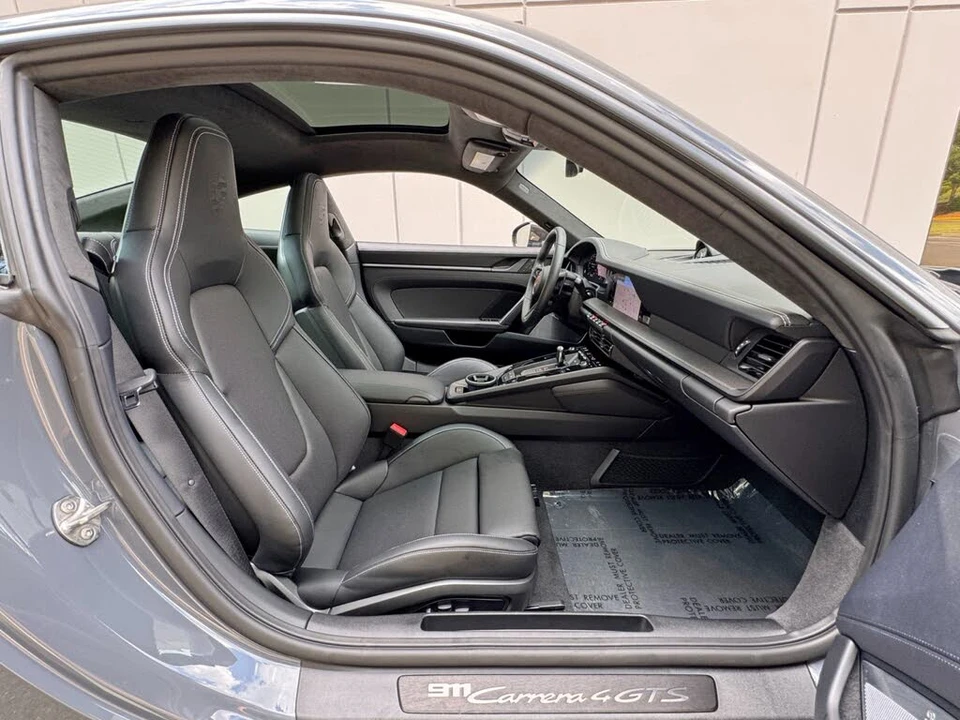 2025 Porsche 911 - Image 15 of 31