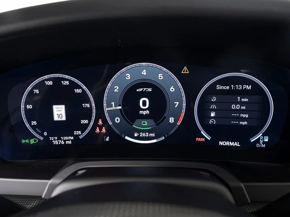 2025 Porsche 911 - Image 24 of 31