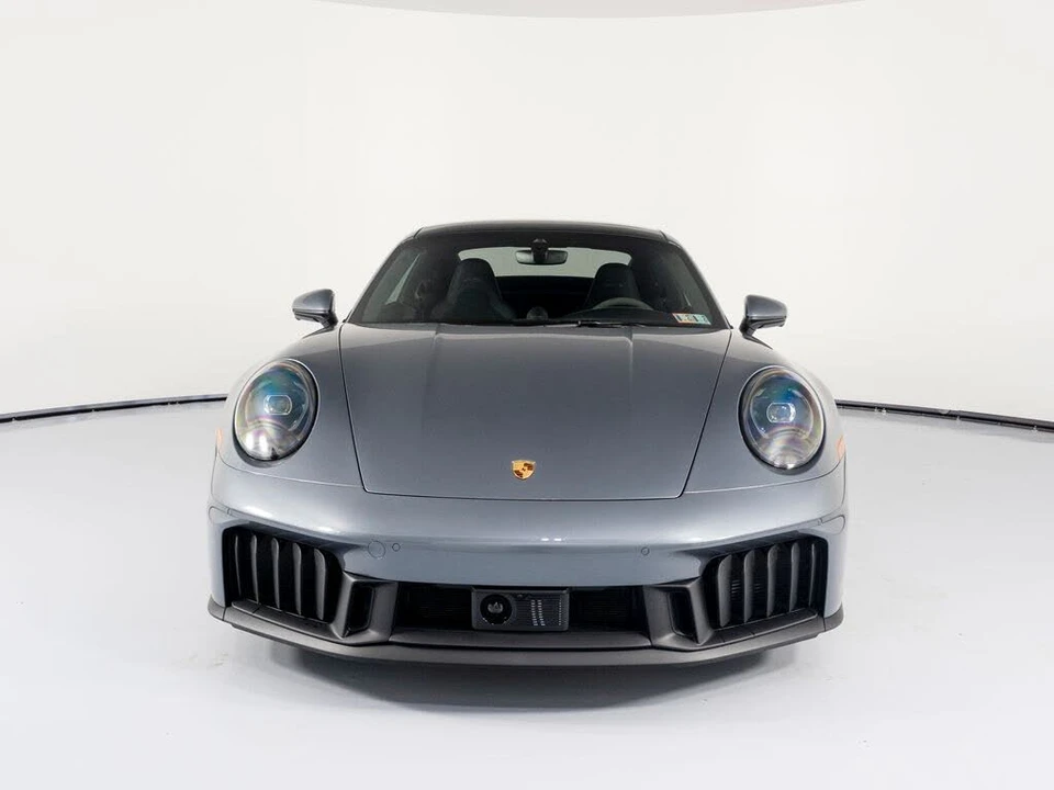 2025 Porsche 911 - Image 13 of 31