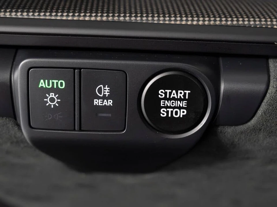 2025 Porsche 911 - Image 25 of 31