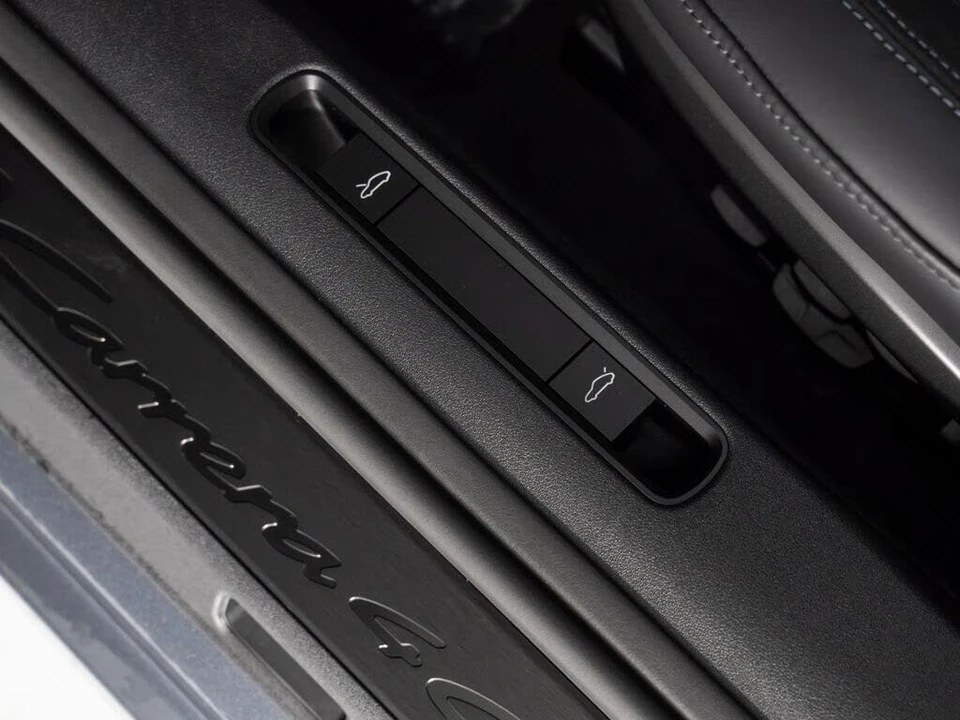 2025 Porsche 911 - Image 23 of 31