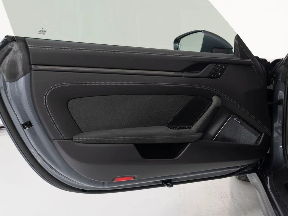 2025 Porsche 911 - Image 18 of 31