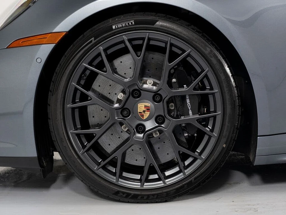 2025 Porsche 911 - Image 14 of 31