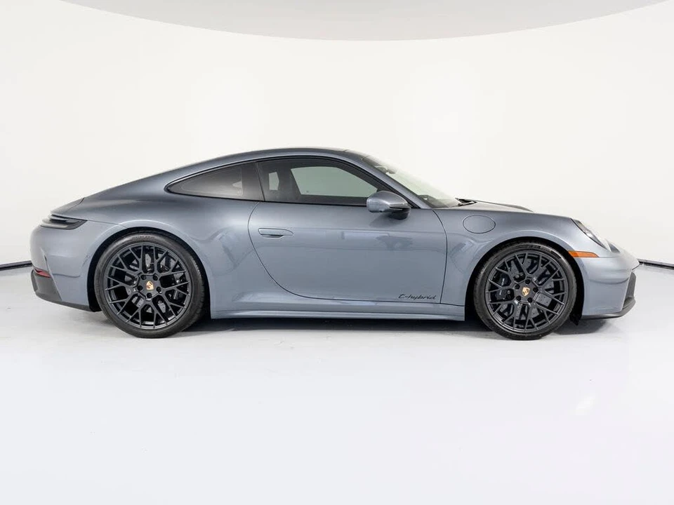 2025 Porsche 911 - Image 11 of 31