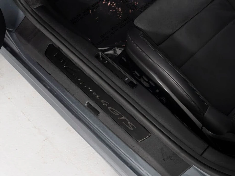 2025 Porsche 911 - Image 22 of 31