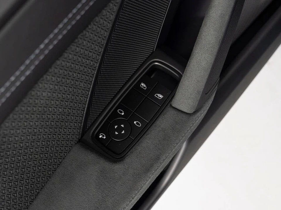 2025 Porsche 911 - Image 21 of 31
