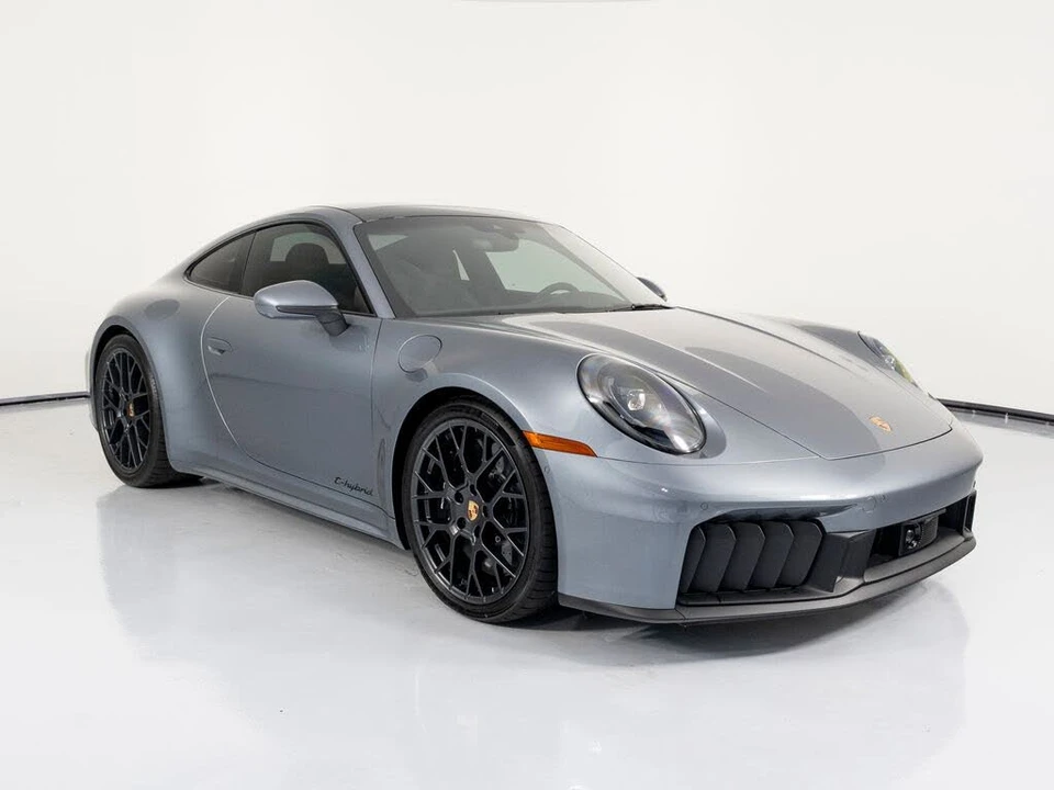 2025 Porsche 911 - Image 12 of 31