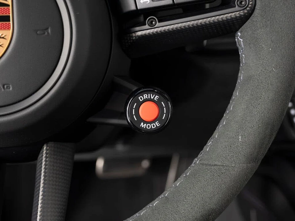 2025 Porsche 911 - Image 27 of 31