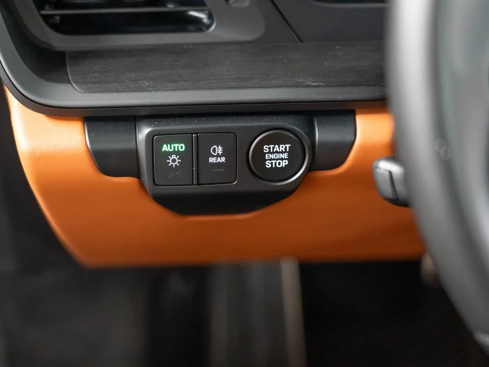 2025 Porsche 911 - Image 24 of 28