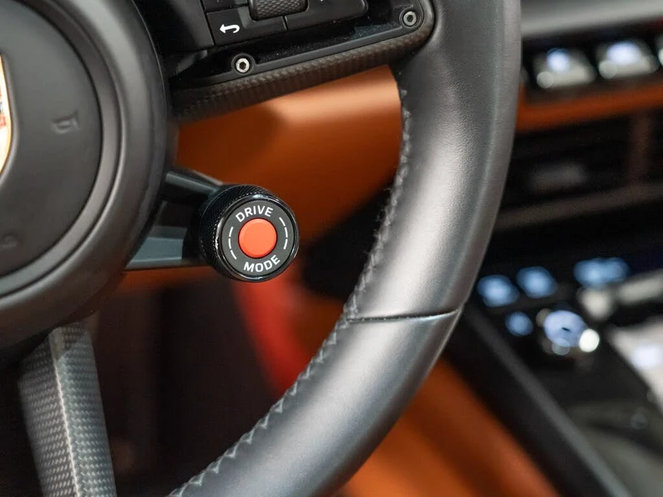 2025 Porsche 911 - Image 23 of 28