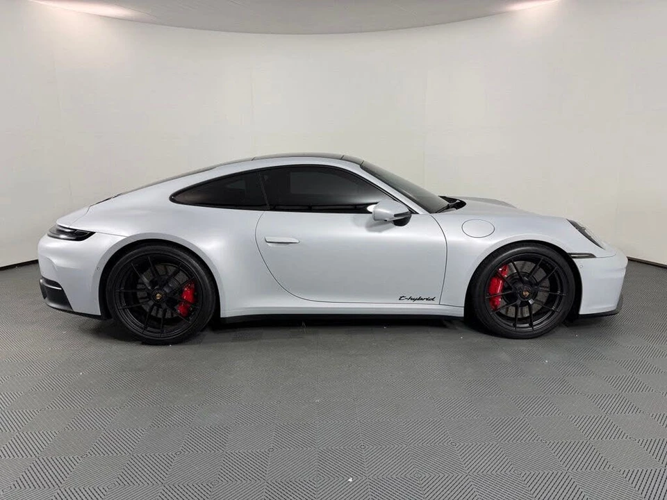 2025 Porsche 911 - Image 8 of 29