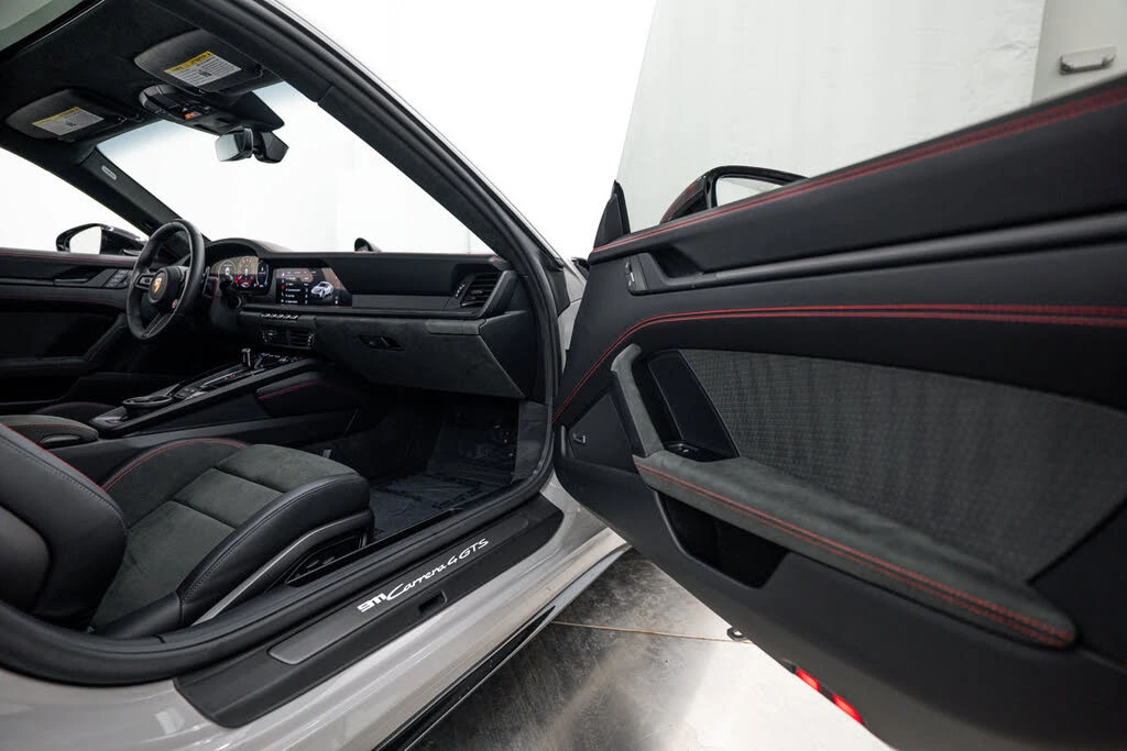 2025 Porsche 911 - Image 15 of 28