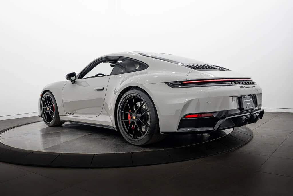 2025 Porsche 911 - Image 3 of 28
