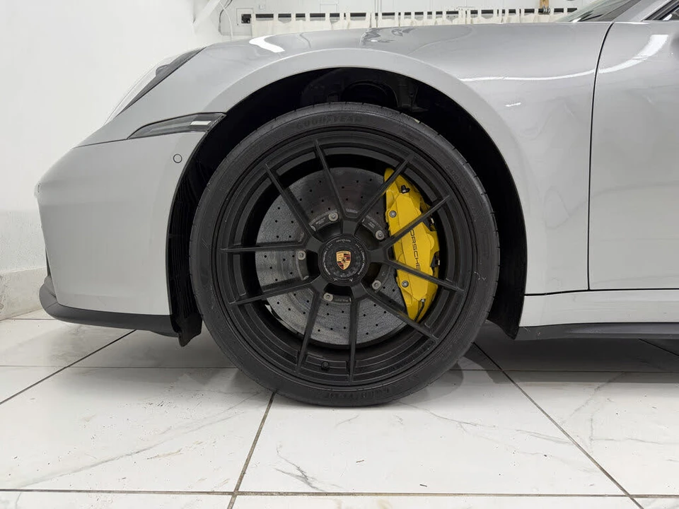 2025 Porsche 911 - Image 16 of 31