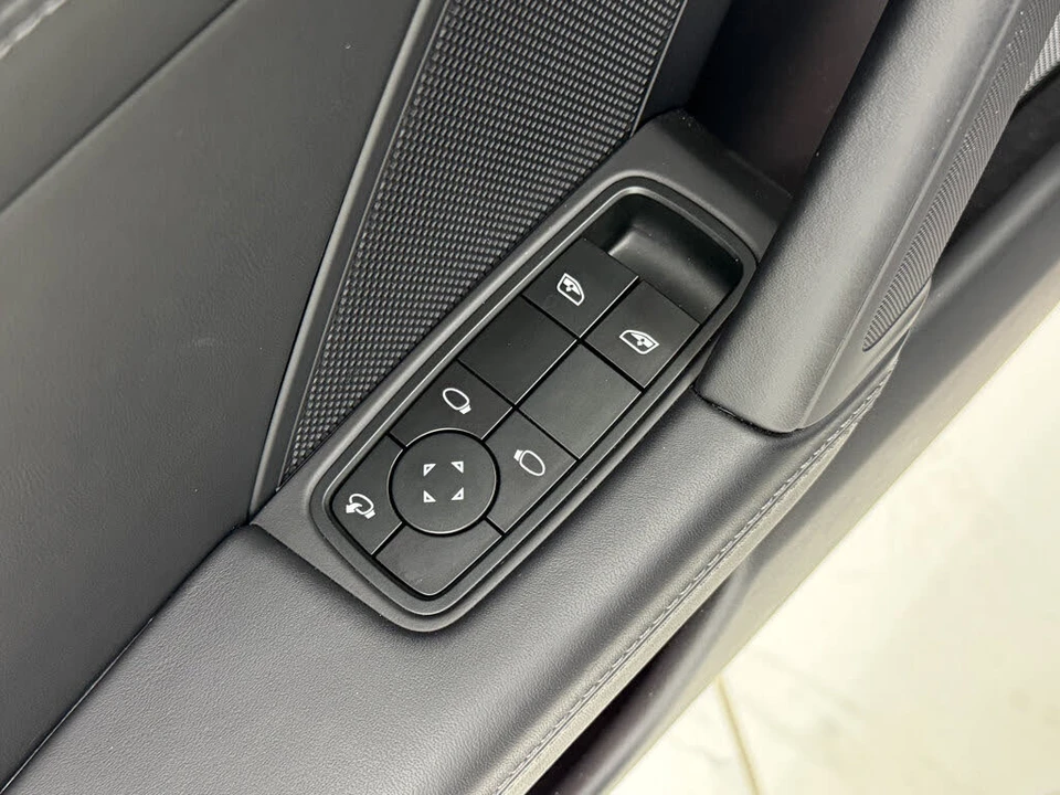 2025 Porsche 911 - Image 29 of 31