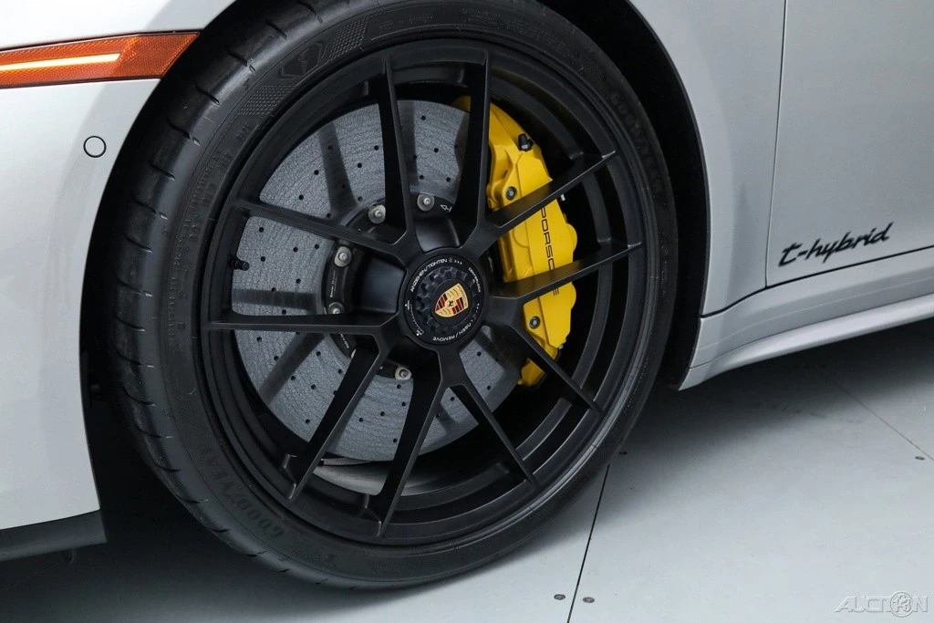 2025 Porsche 992 Carrera GTS - Image 13 of 21