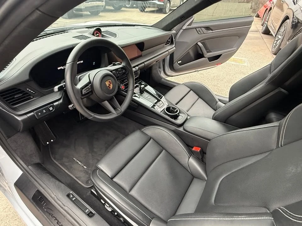 2025 Porsche 911 - Image 17 of 20