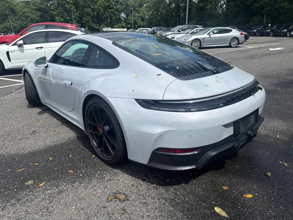 2025 Porsche 911 - Image 4 of 5