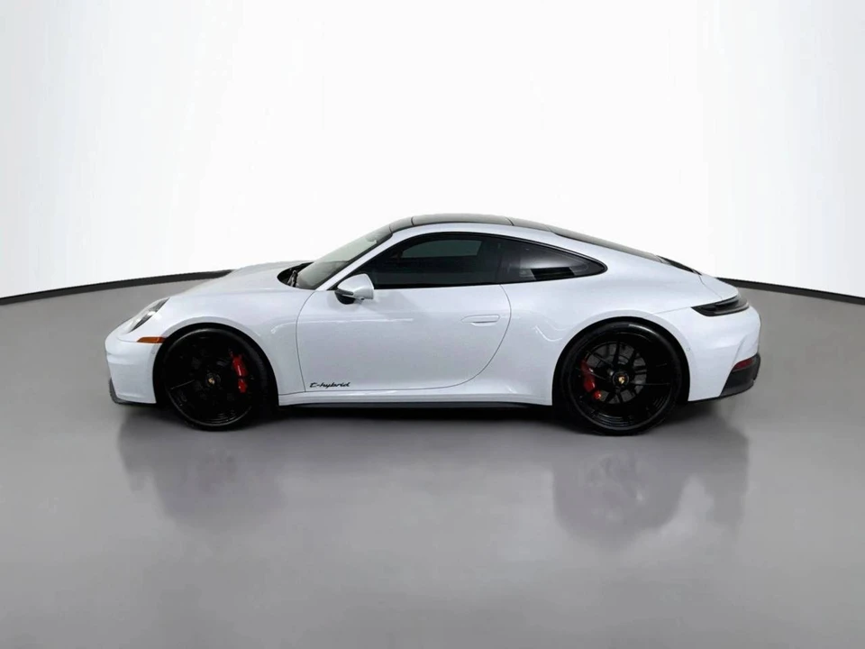 2025 Porsche 911 - Image 2 of 5