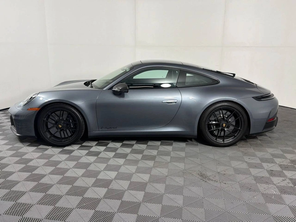 2025 Porsche 911 - Image 2 of 5