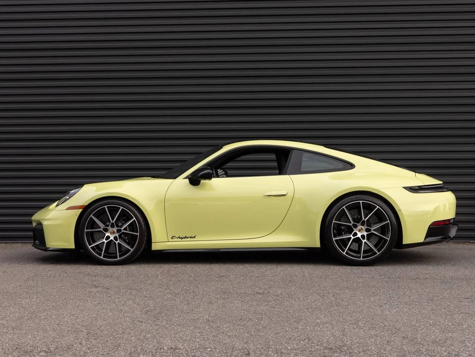 2025 Porsche 911 - Image 2 of 4