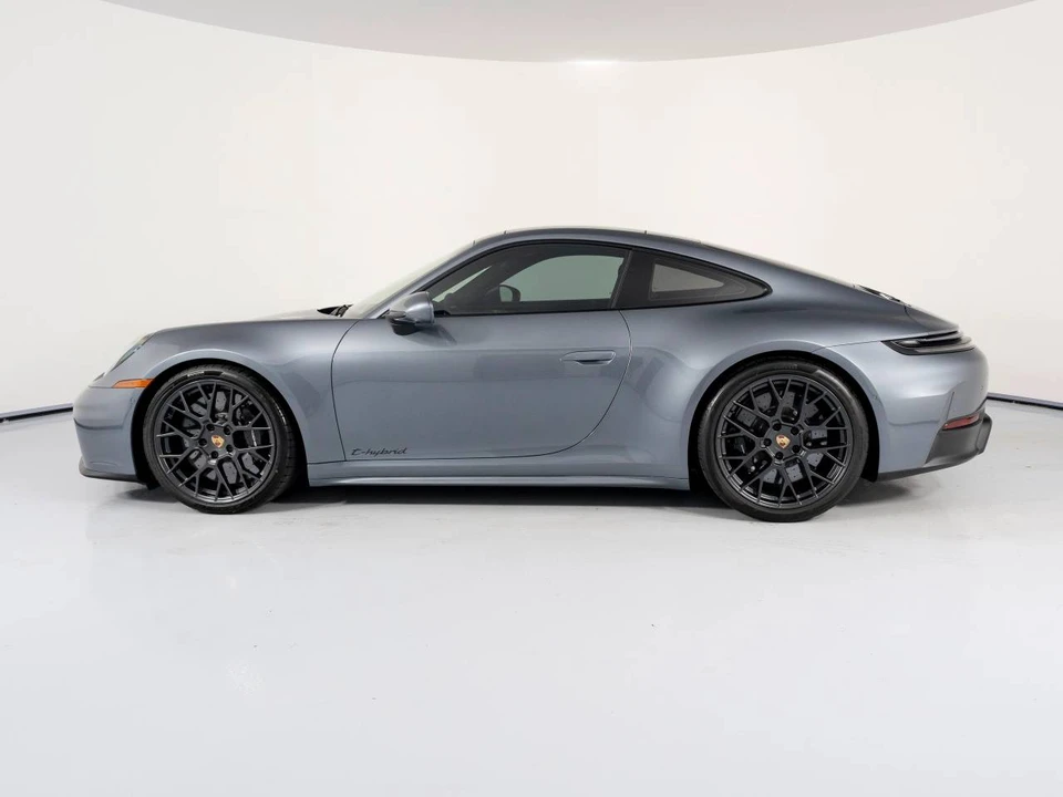 2025 Porsche 911 - Image 2 of 4