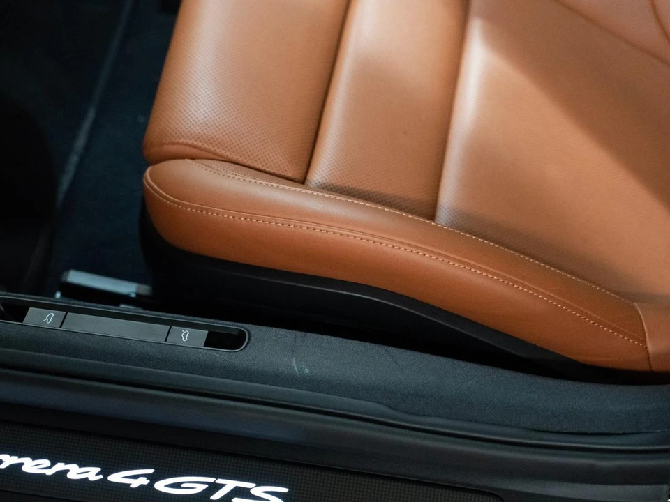2025 Porsche 911 - Image 14 of 29