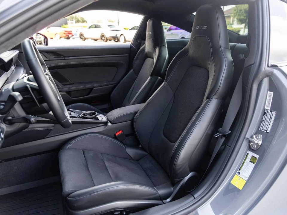 2025 Porsche 911 - Image 5 of 5