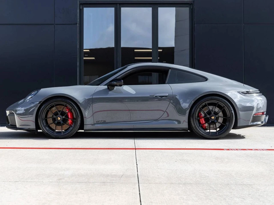 2025 Porsche 911 - Image 2 of 5