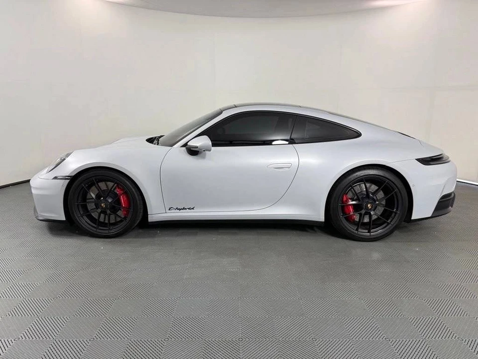 2025 Porsche 911 - Image 2 of 5