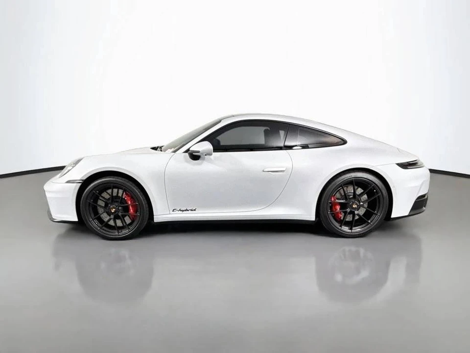 2025 Porsche 911 - Image 2 of 4