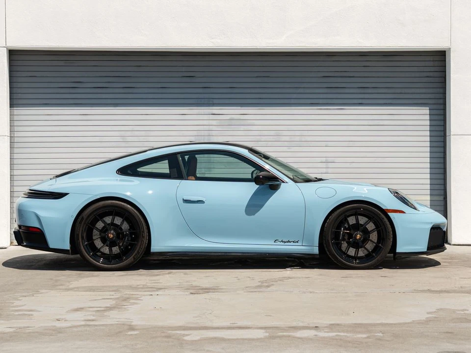 2025 Porsche 911 - Image 26 of 30