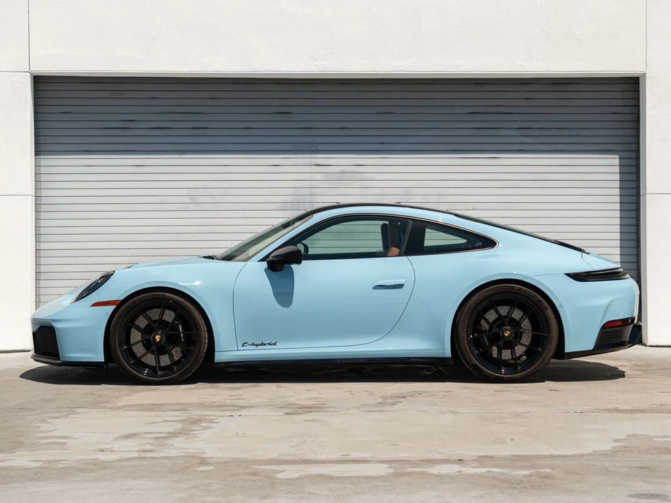 2025 Porsche 911 - Image 2 of 30