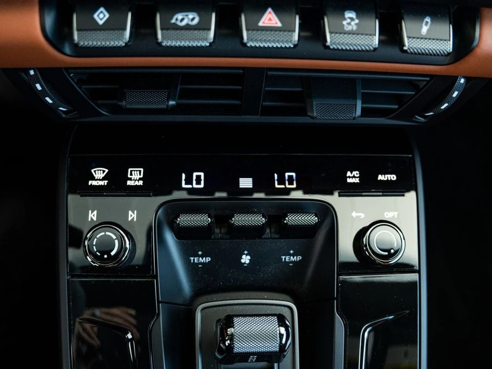 2025 Porsche 911 - Image 14 of 30