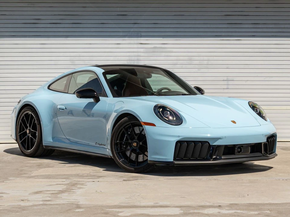 2025 Porsche 911 - Image 27 of 30