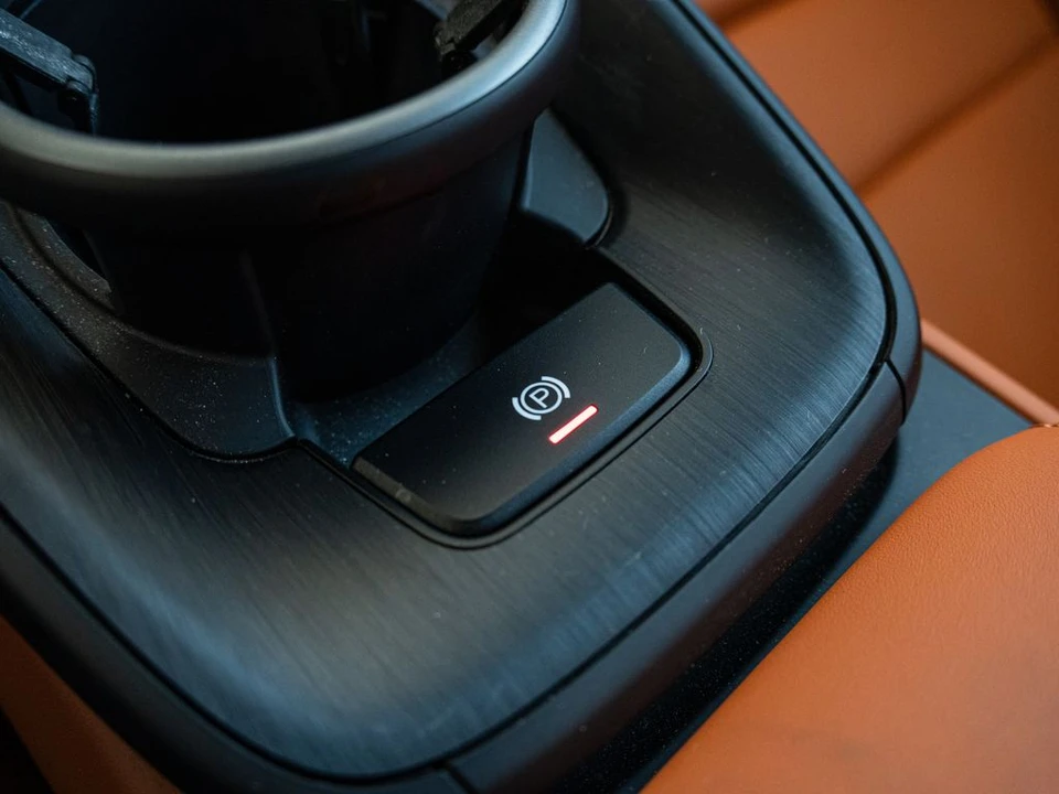 2025 Porsche 911 - Image 16 of 30