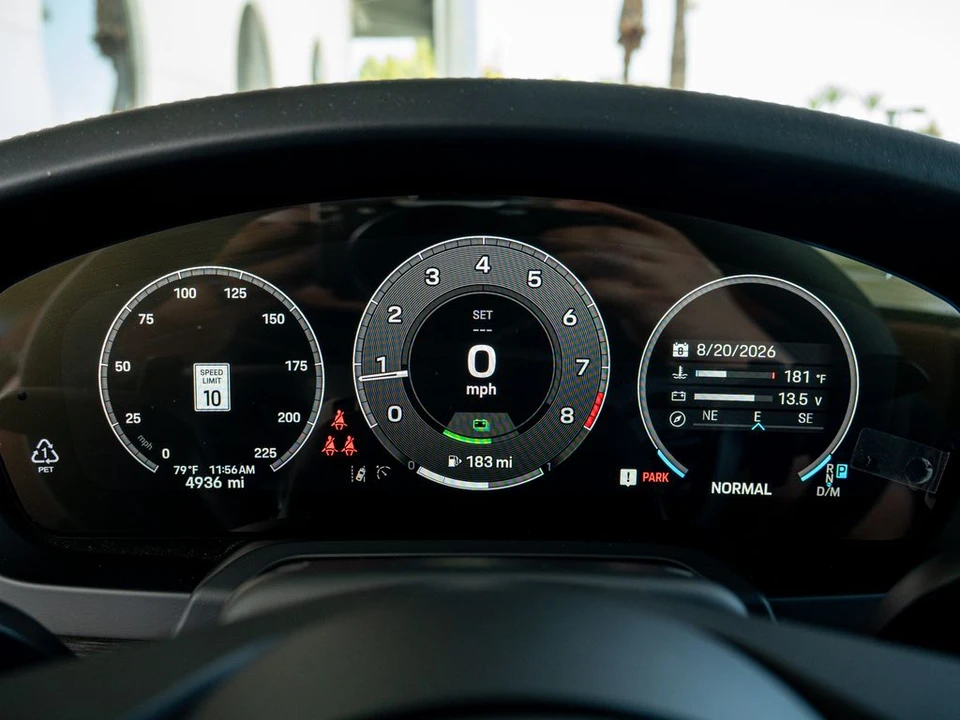 2025 Porsche 911 - Image 9 of 30