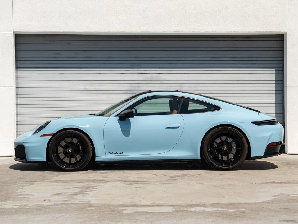 2025 Porsche 911 - Image 2 of 4