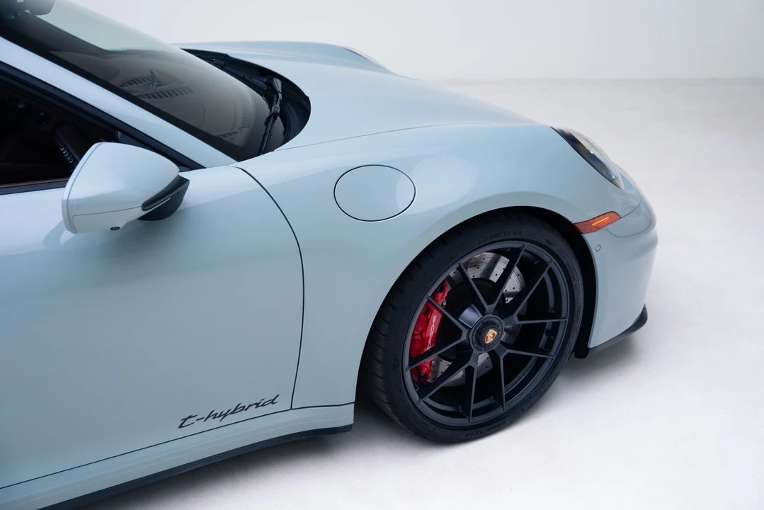 2025 Porsche 992 Carrera GTS - Image 18 of 21