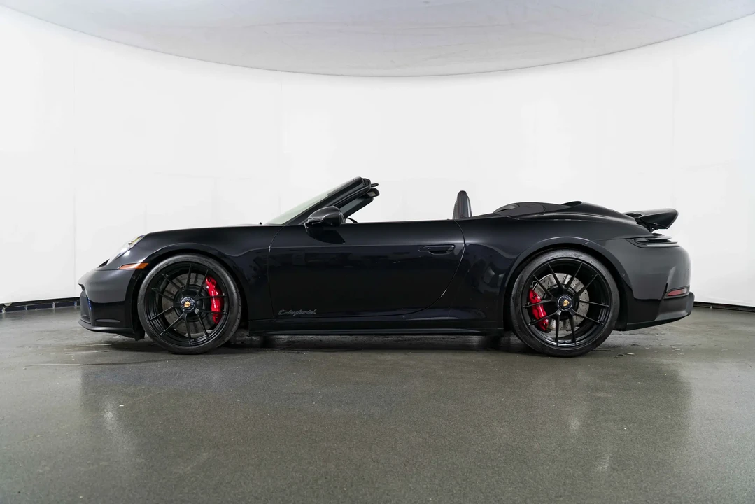 2025 Porsche 992 Carrera GTS - Image 5 of 31