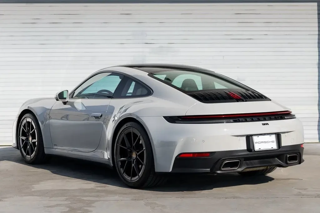 2025 Porsche 992 Carrera - Image 3 of 11