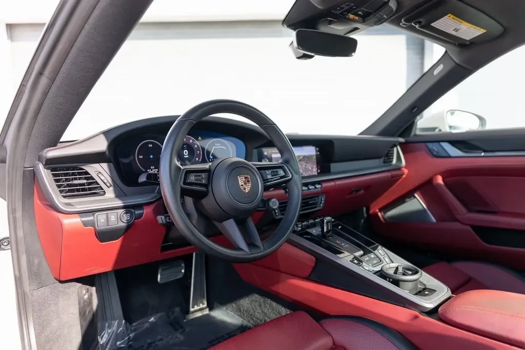 2025 Porsche 992 Carrera - Image 4 of 11