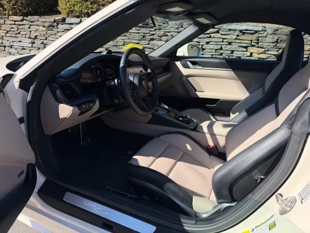 2025 Porsche 992 Carrera - Image 4 of 7