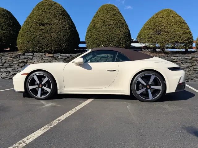 2025 Porsche 992 Carrera - Image 2 of 7