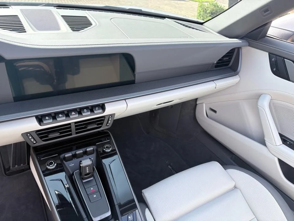 2025 Porsche 992 Carrera - Image 8 of 20