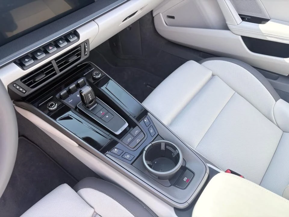 2025 Porsche 992 Carrera - Image 7 of 20