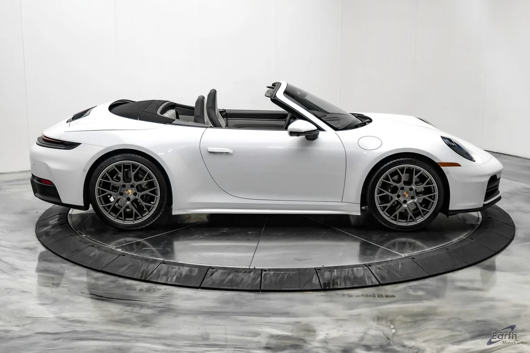 2025 Porsche 992 Carrera - Image 24 of 31