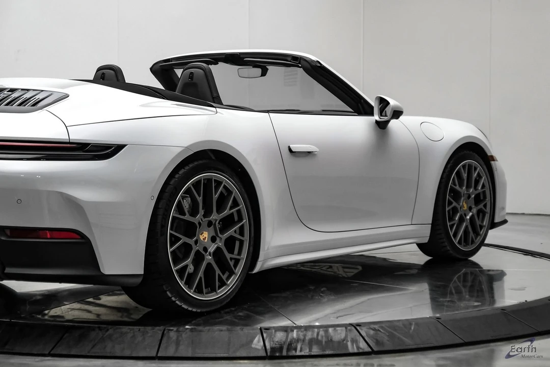 2025 Porsche 992 Carrera - Image 23 of 31
