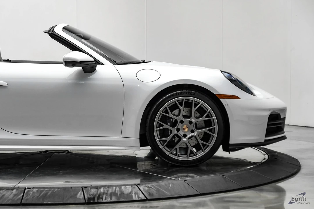 2025 Porsche 992 Carrera - Image 27 of 31